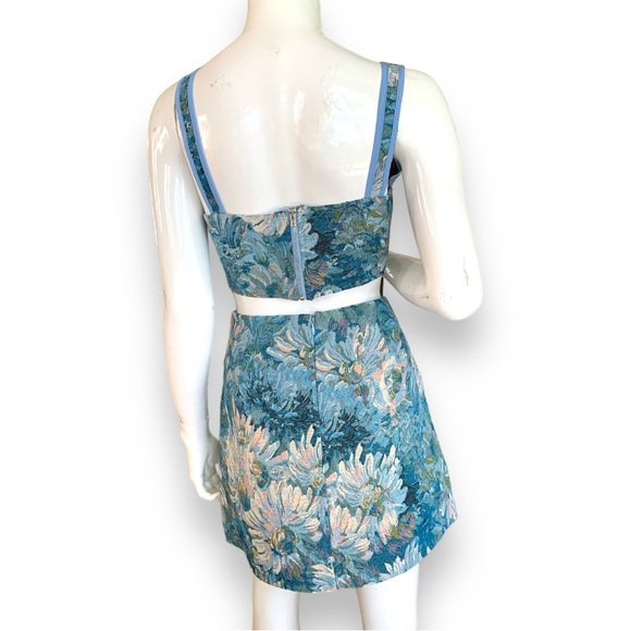 BLUE FLORAL 2 PIECE CROP TOP & MINI SKIRT. WOMEN’S SZ LARGE  NEW WITH TAGS - Picture 3 of 9